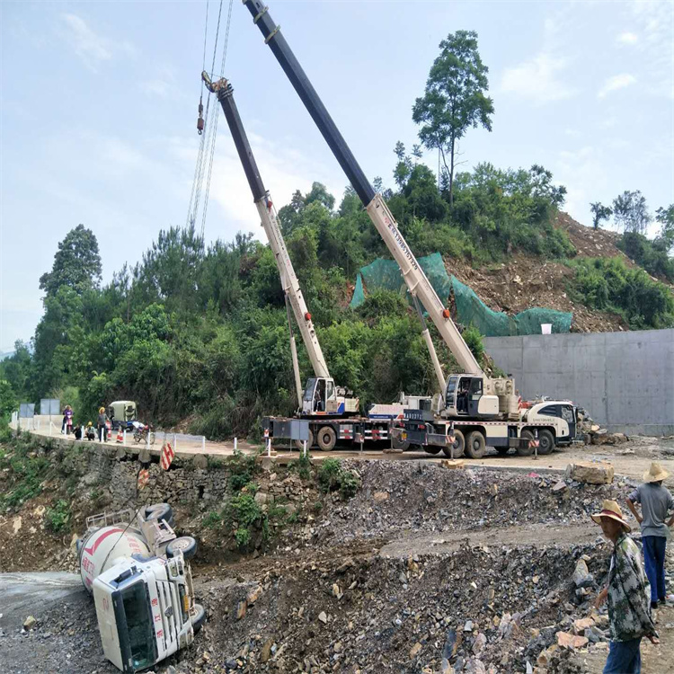 莺歌海镇汽车掉沟里叫吊车救援要多少钱